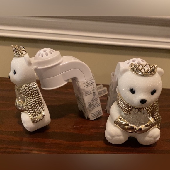 2 Bath and Body Works Royal Polar Bear Wallflower Plugs - Picture 2 of 2